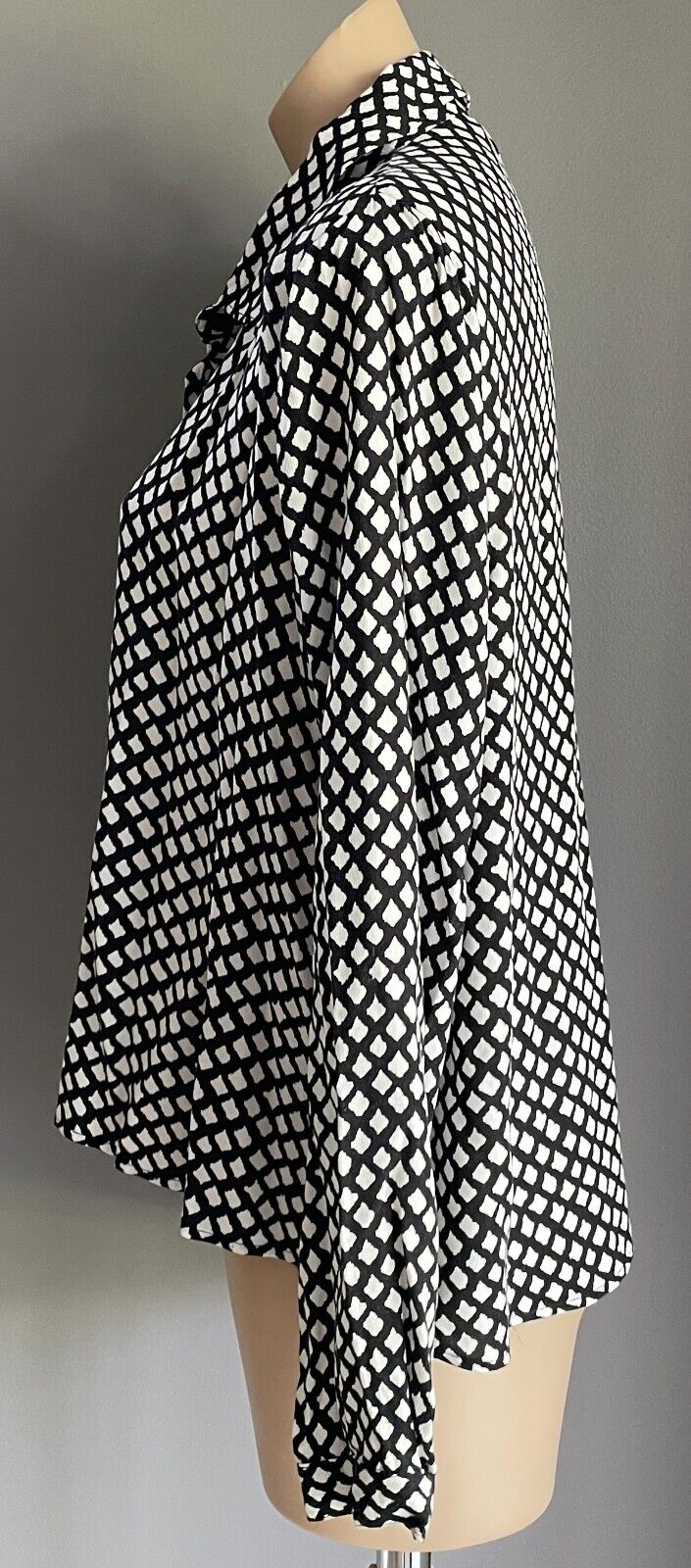 TIGERLILY Shirt Top Black White Foulard Button Front Long Sleeve Blouse Size 10