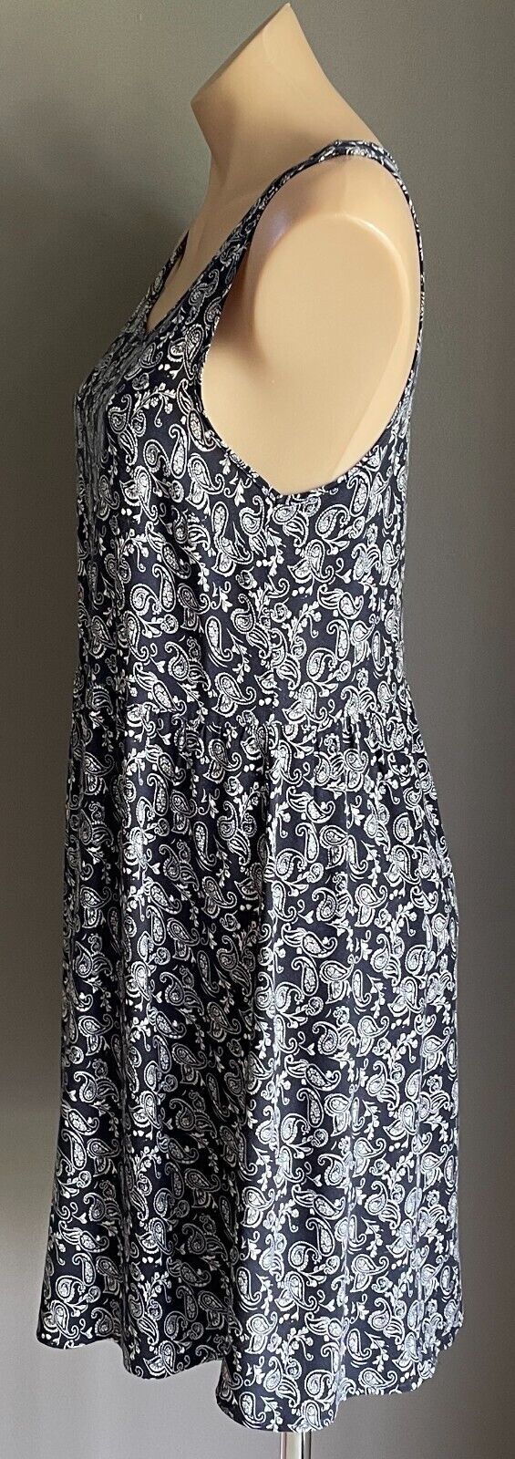 LILY LOVES Target Viscose Dress Navy White Paisley Sleeveless Shift Size 10
