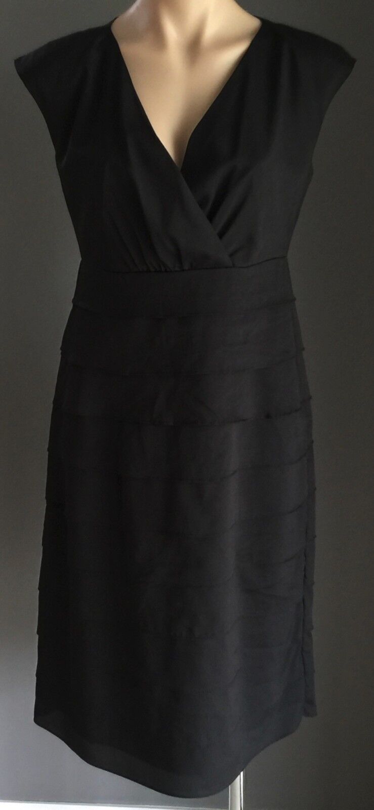 TARGET Dress Black Knee Length Tier Sleeveless Ladies Size 10 Stunning