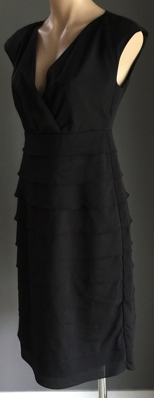 TARGET Dress Black Knee Length Tier Sleeveless Ladies Size 10 Stunning