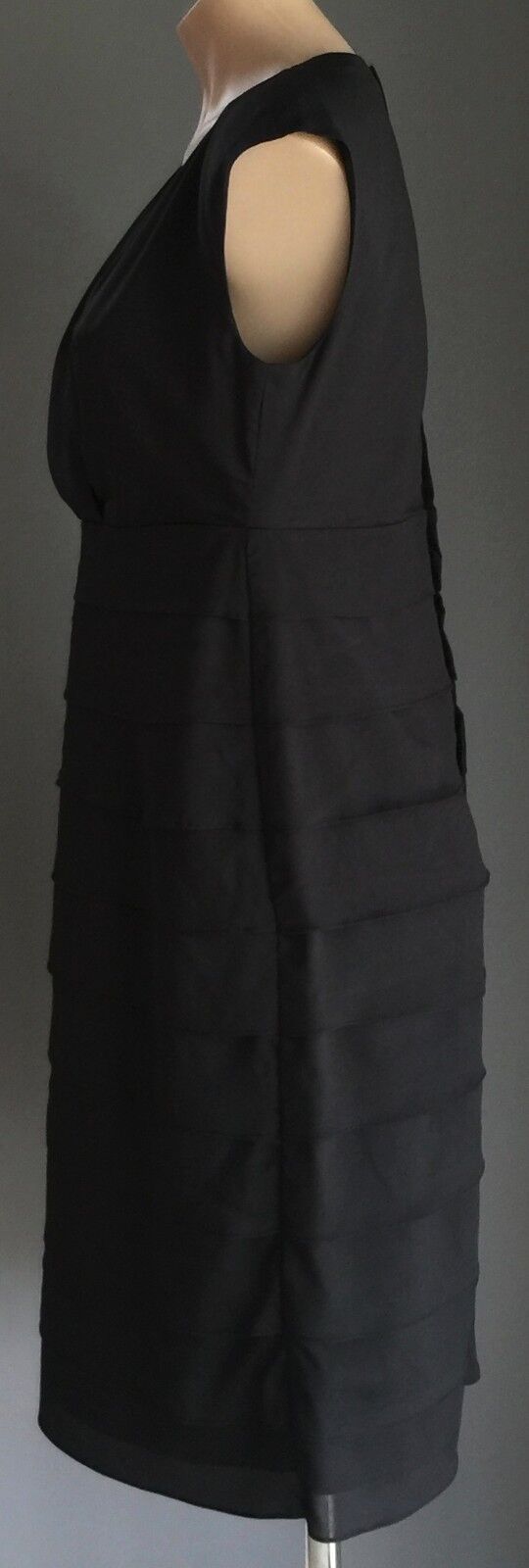 TARGET Dress Black Knee Length Tier Sleeveless Ladies Size 10 Stunning