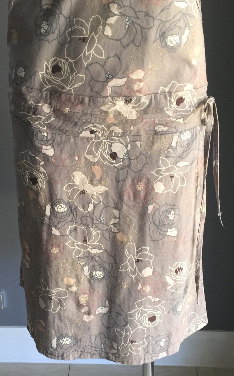 DRESS Light Grey Floral Print Sleeveless Drawstring Waist Size 10 12 Gorgeous