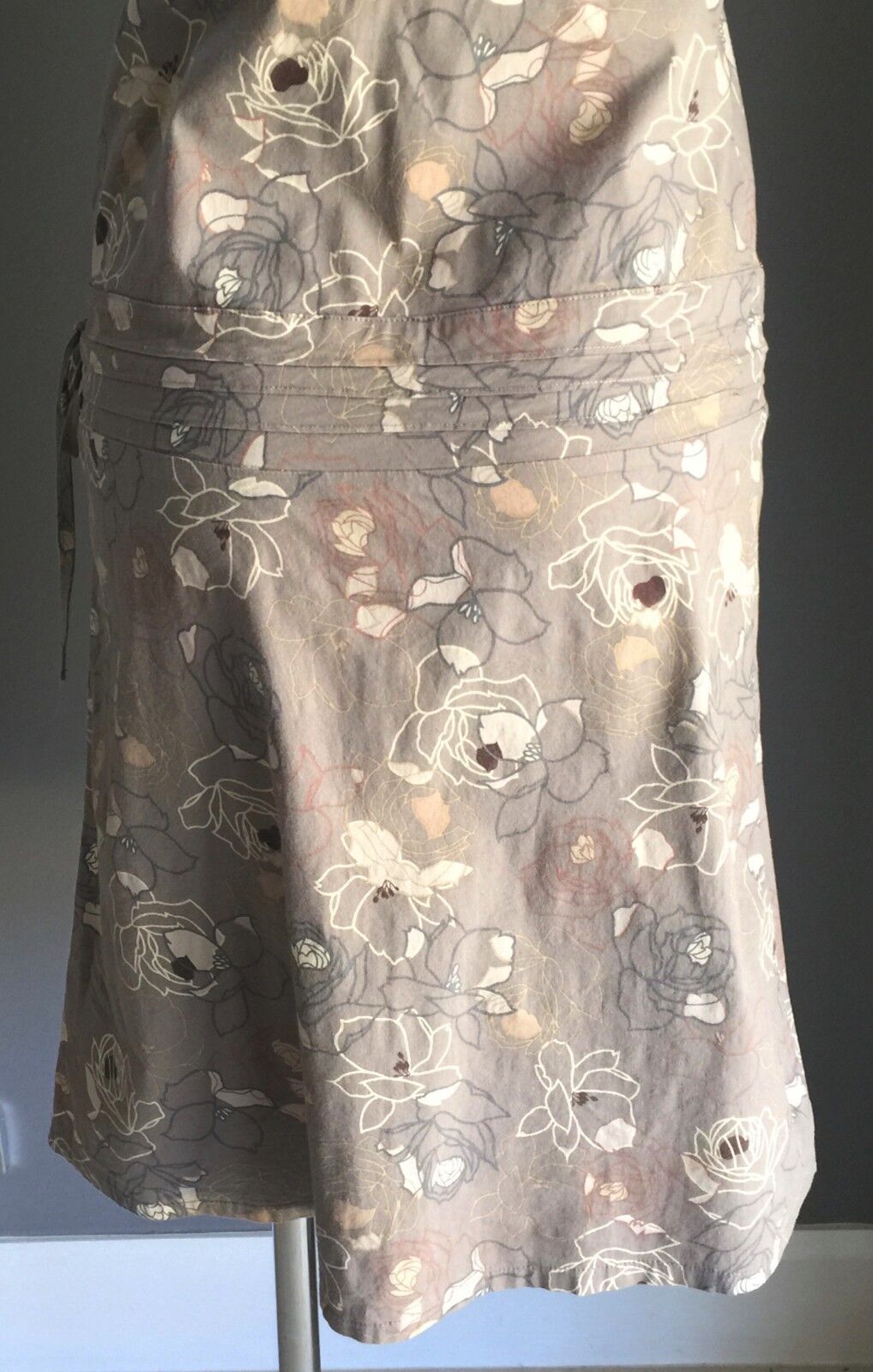 DRESS Light Grey Floral Print Sleeveless Drawstring Waist Size 10 12 Gorgeous