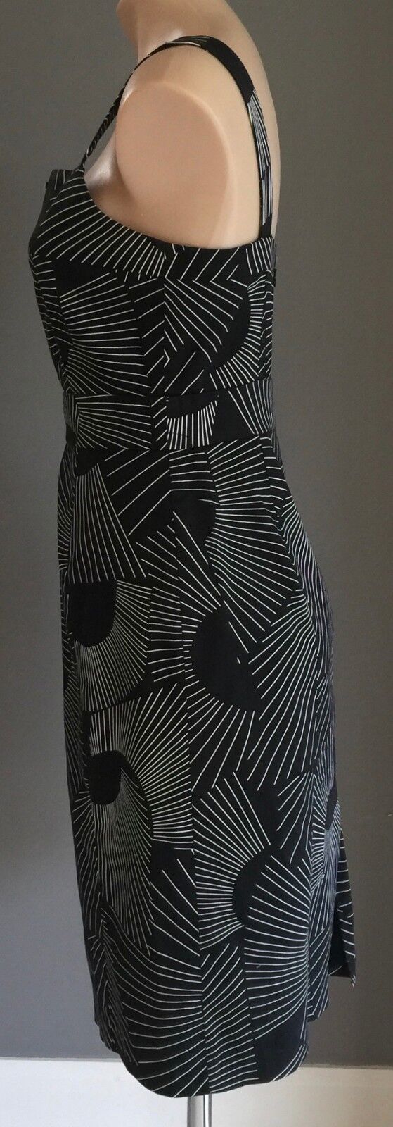 DIANA FERRARI Dress Black & White Print Sleeveless Sheath Frock Size 10