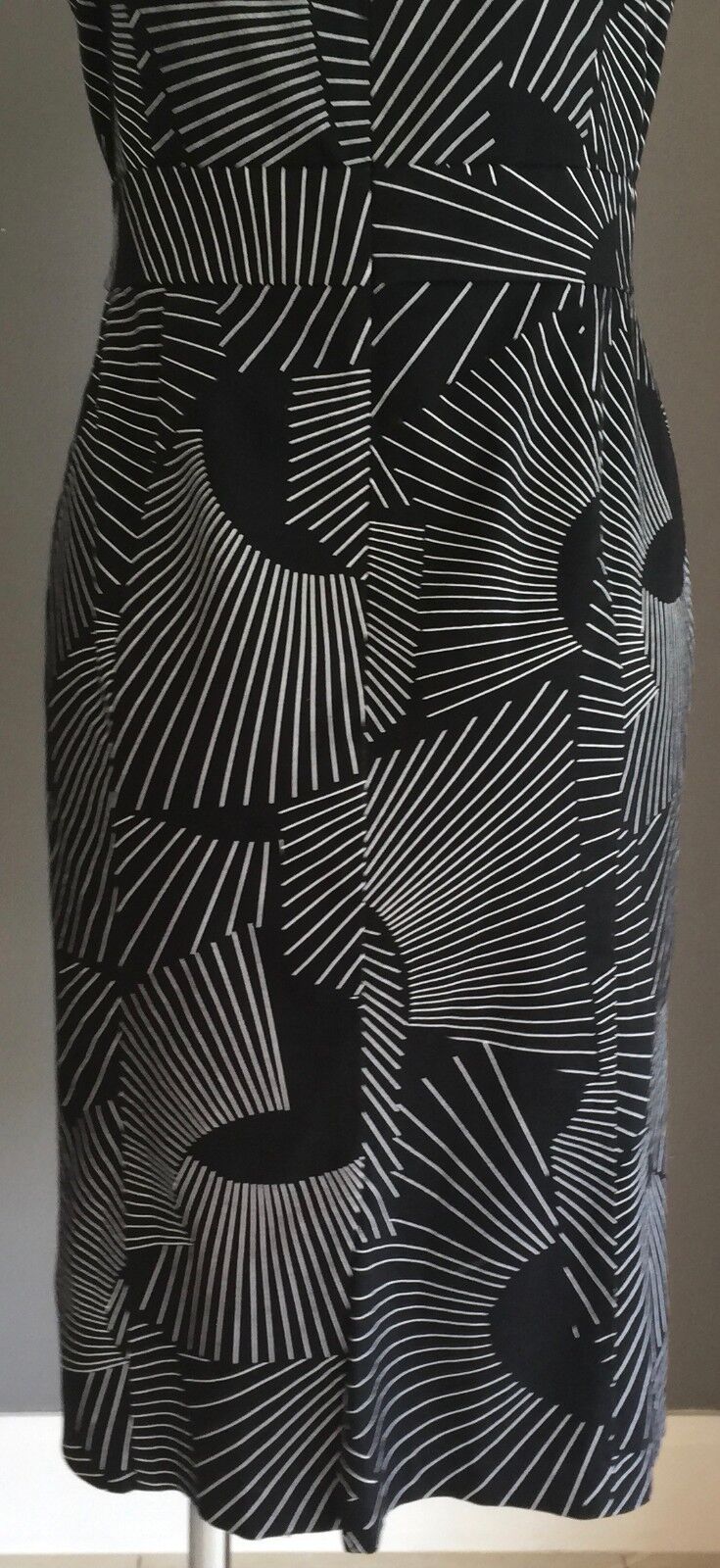 DIANA FERRARI Dress Black & White Print Sleeveless Sheath Frock Size 10