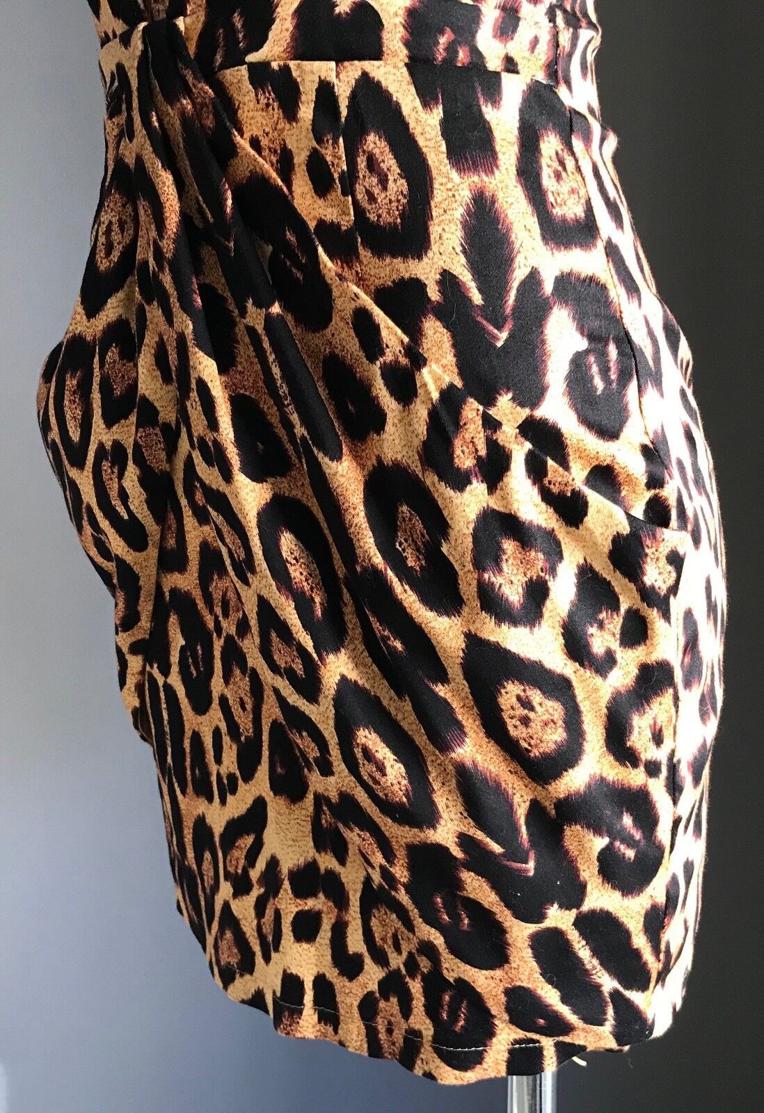 MORNING MIST Mini Dress Plunge V Neck T Bar Back Leopard City Beach 8 - 10 NEW