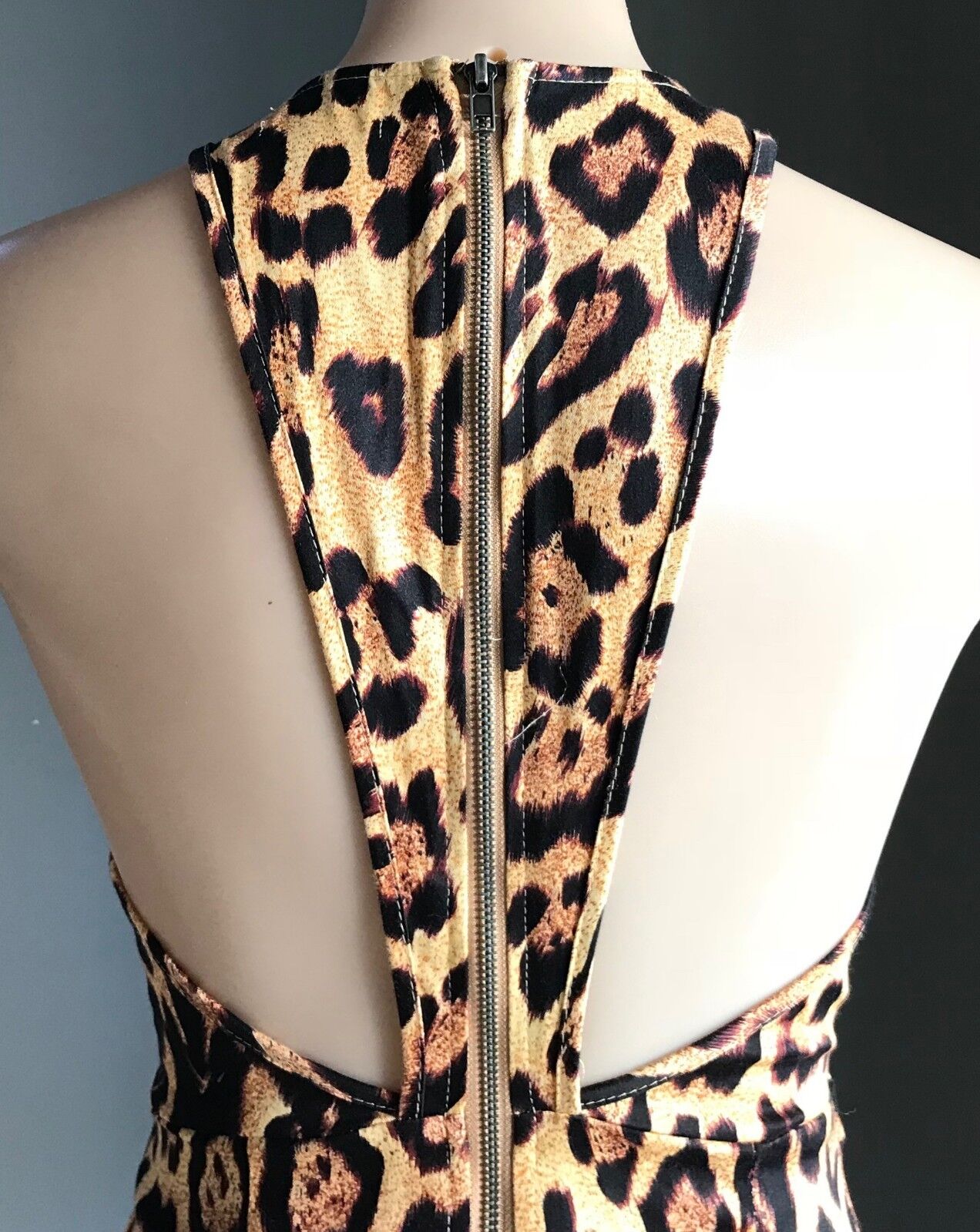 MORNING MIST Mini Dress Plunge V Neck T Bar Back Leopard City Beach 8 - 10 NEW