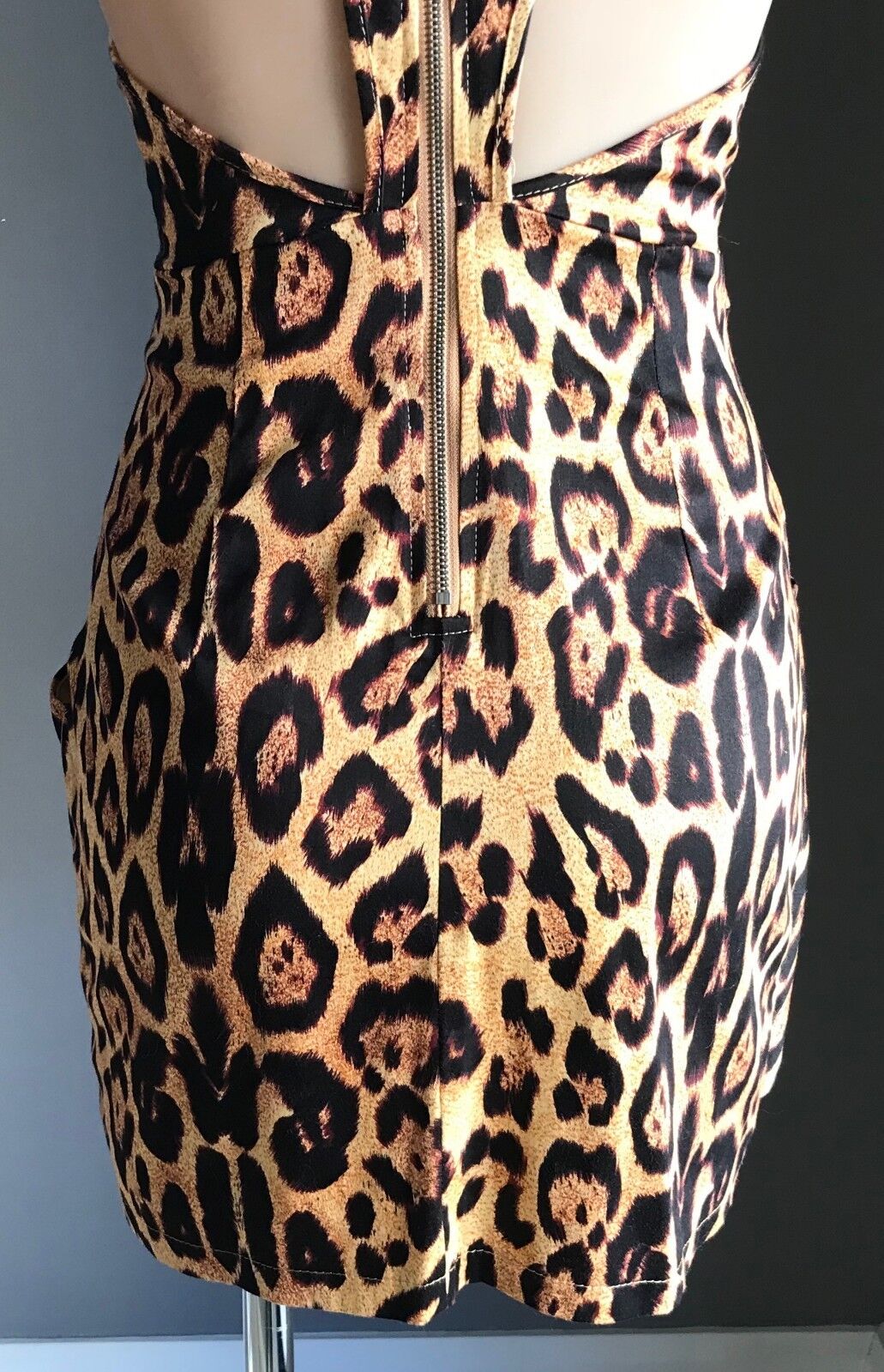 MORNING MIST Mini Dress Plunge V Neck T Bar Back Leopard City Beach 8 - 10 NEW