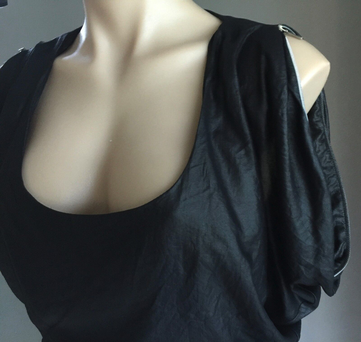 T by BETTINA LIANO Black Mini Dress Open Back Silver Zip Sleeves Size 10 Vintage