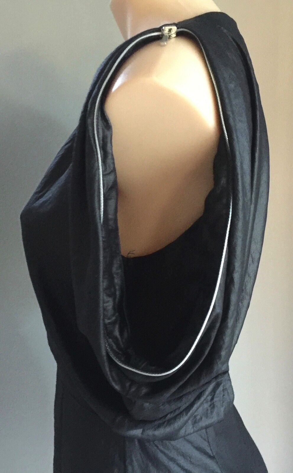 T by BETTINA LIANO Black Mini Dress Open Back Silver Zip Sleeves Size 10 Vintage