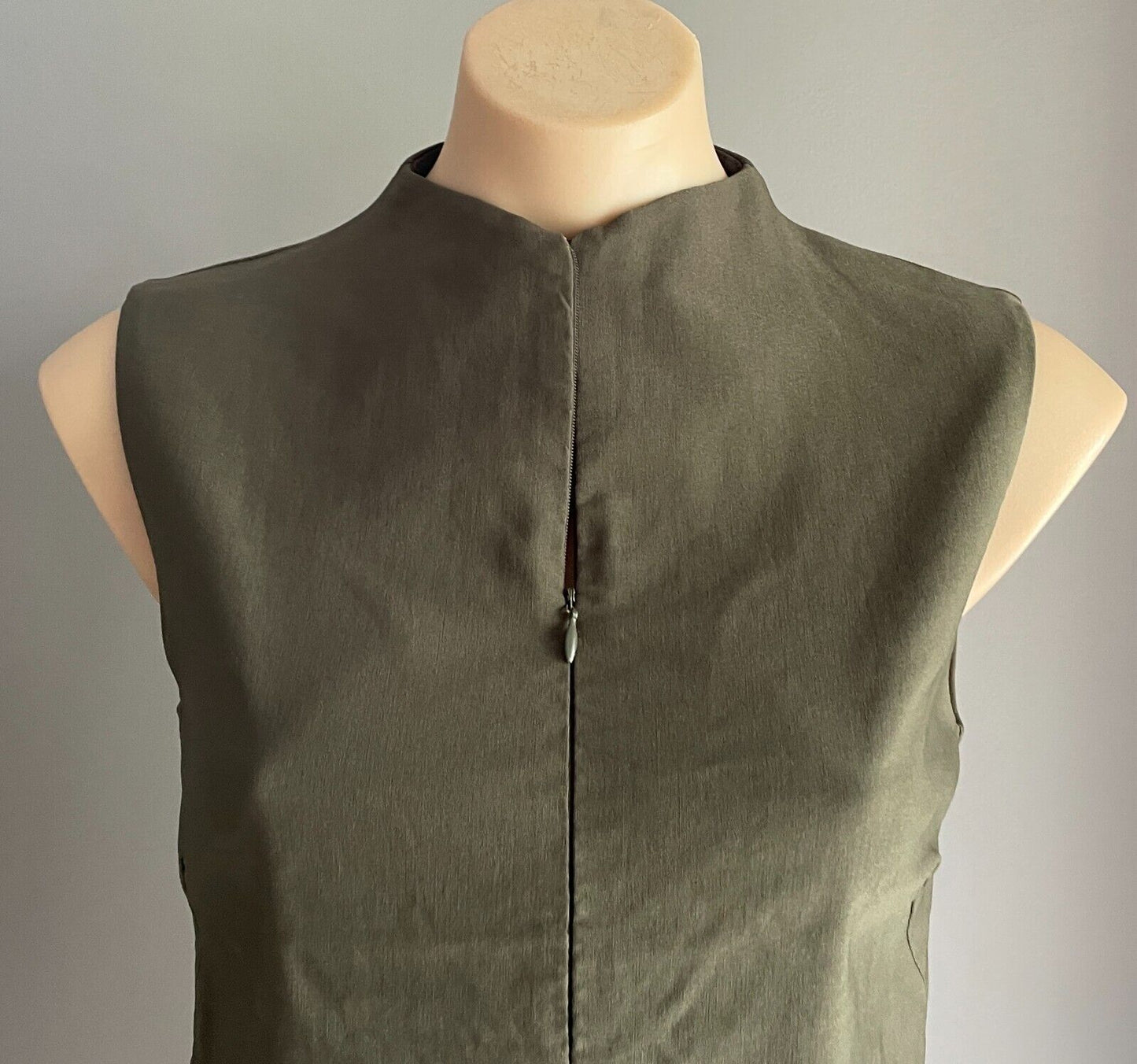 CITY 2000 Khaki Top Sleeveless Invisi Zip Front Stretch Fitted Sz 8 10 Vintage