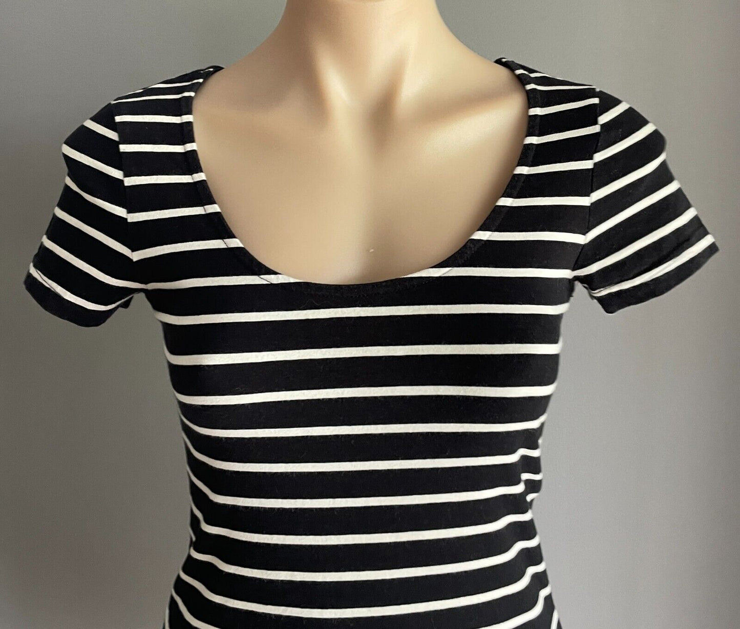 BETTY BASICS Top Black & White Stripe T-Shirt Short Sleeve Stretch Size 8 10 NEW