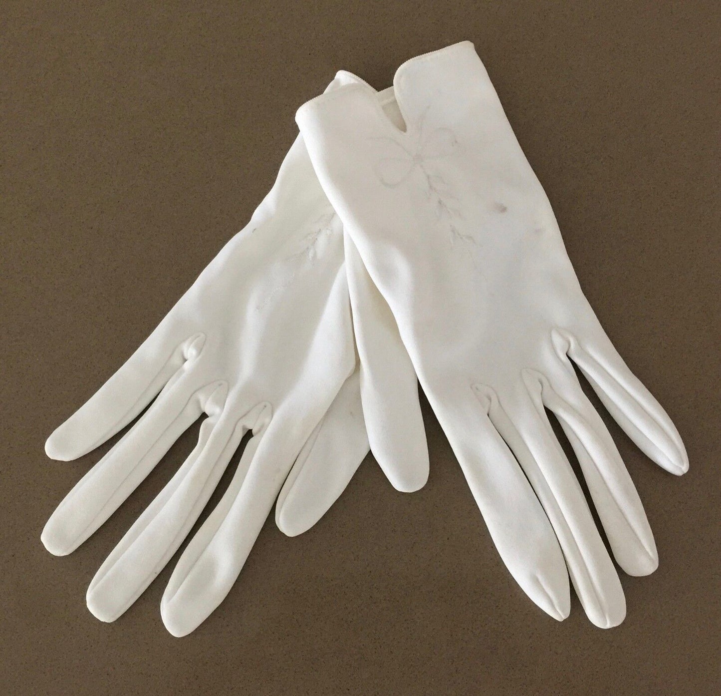 Vintage SHORT GLOVES White Floral Embroidered Sz S 17cm Hand Circumference