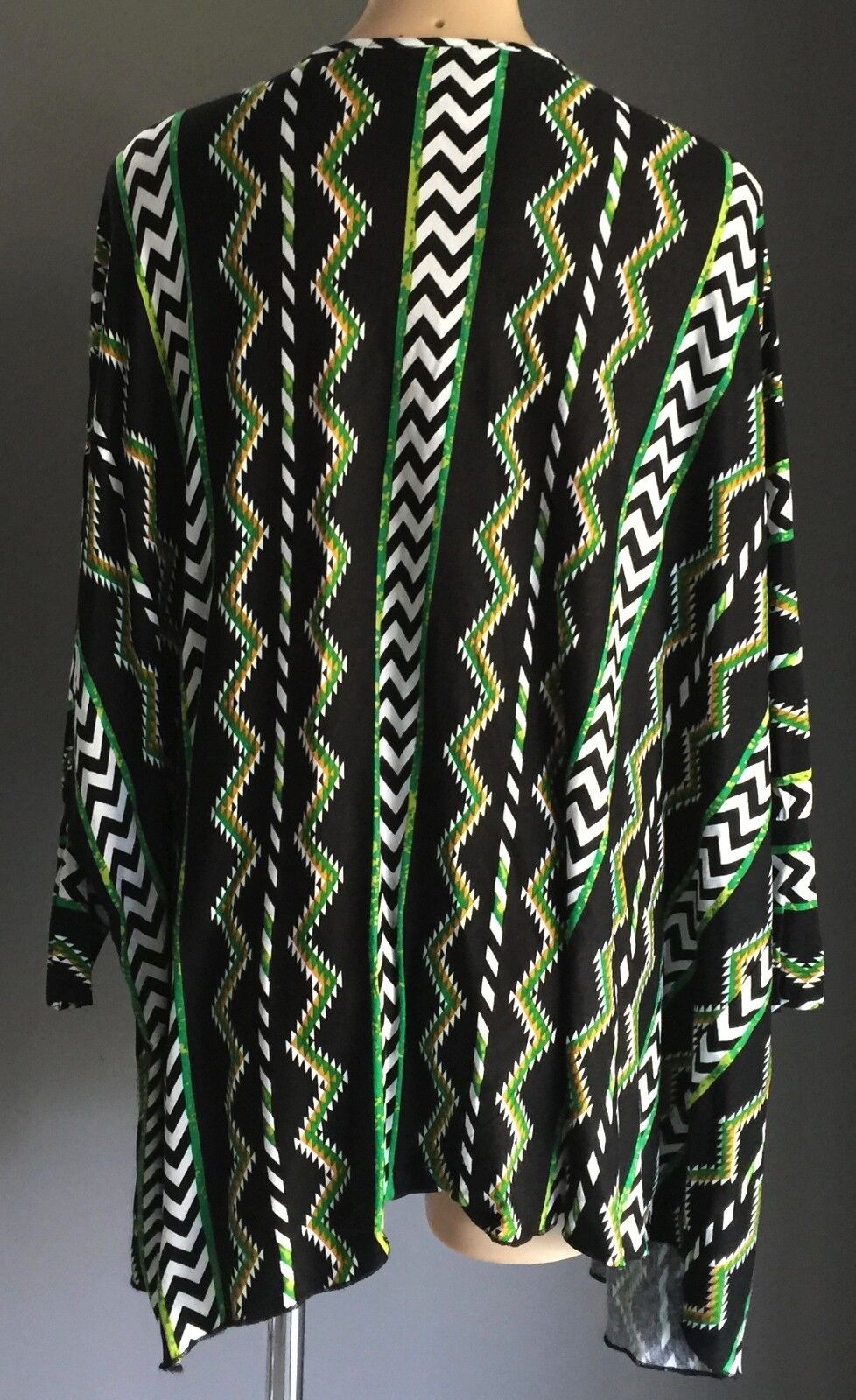 THE SLOANE SOCIETY Soft Jacket Tribal Stretch Long Sleeve Kimono Top Free Size