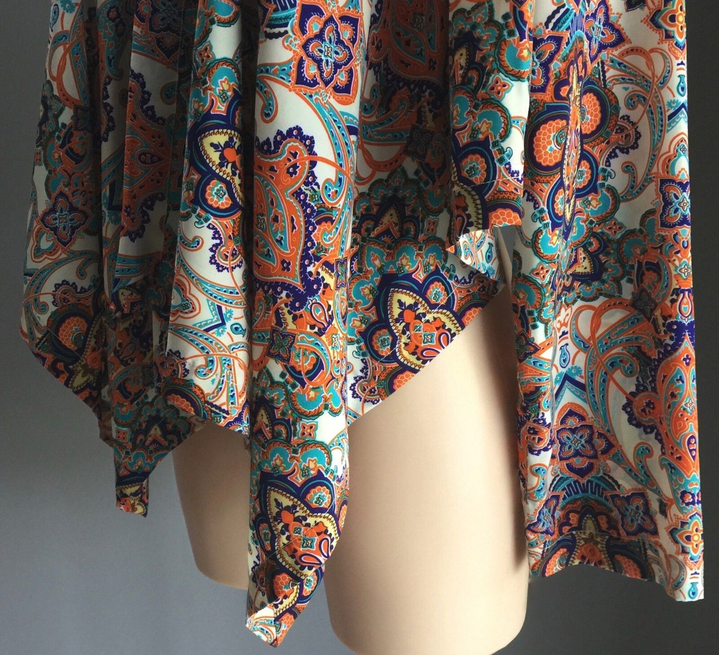 SUITE 62 BOUTIQUE Top Jacket Crop Drape Soft Paisley MultiColoured Silky Size 16