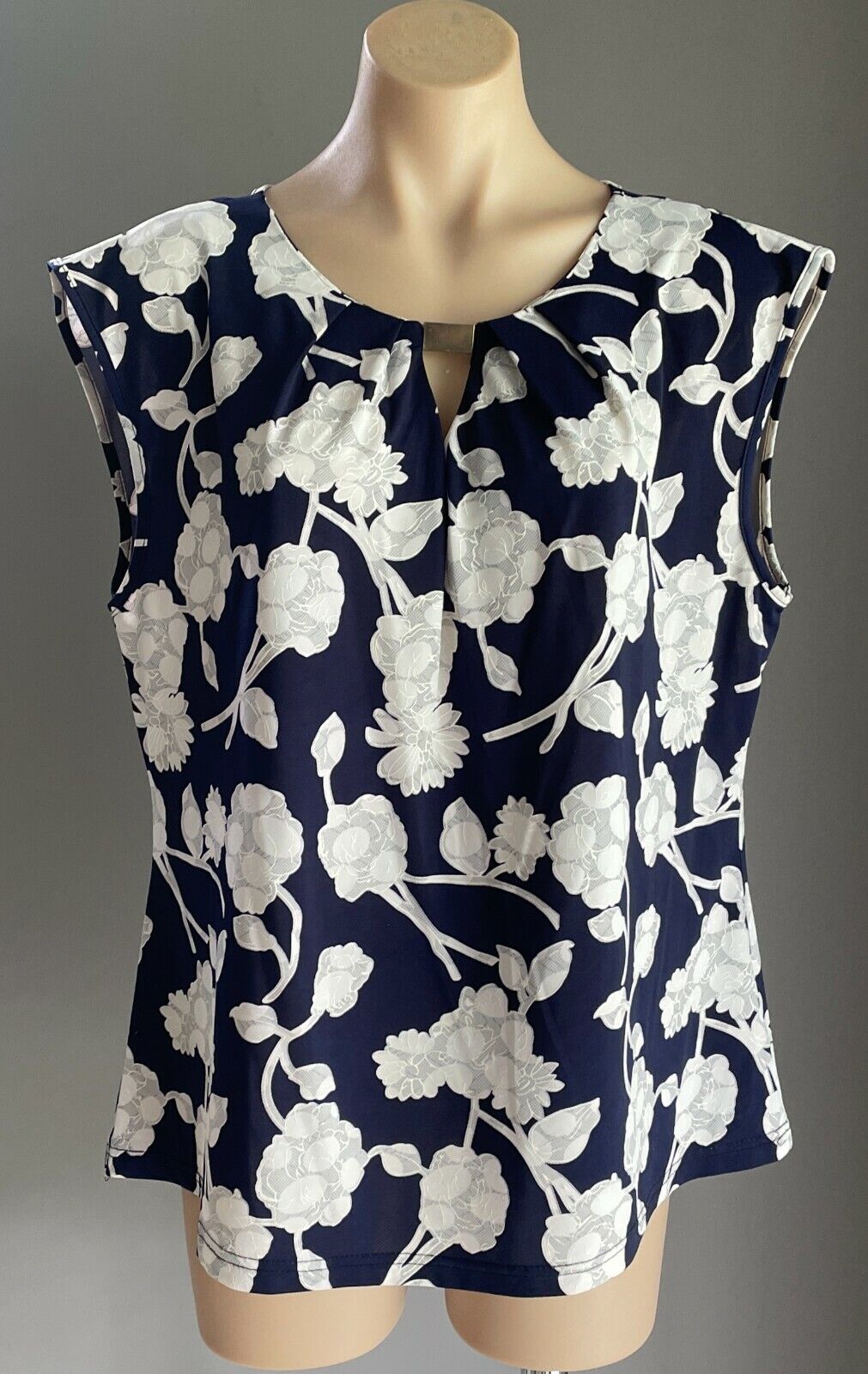 SUITE BOUTIQUE Top Navy & White Floral Print Sleeveless Size 16  *Day 2 Night