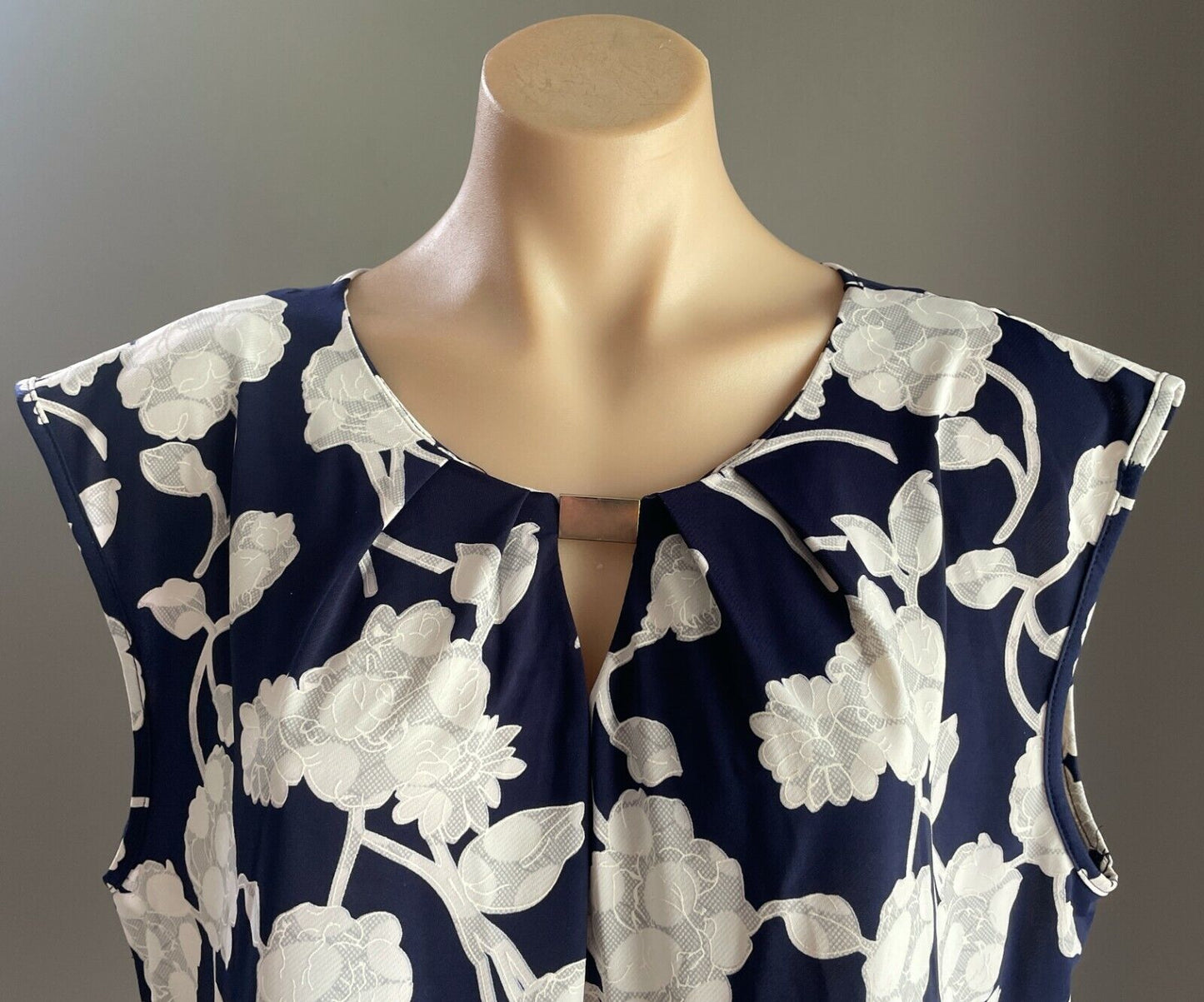 SUITE BOUTIQUE Top Navy & White Floral Print Sleeveless Size 16  *Day 2 Night