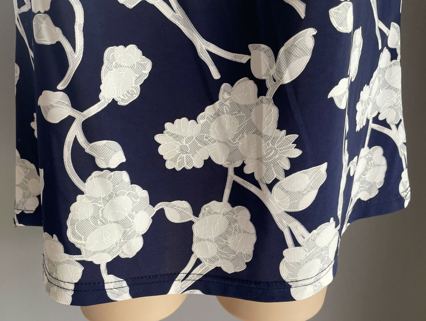 SUITE BOUTIQUE Top Navy & White Floral Print Sleeveless Size 16  *Day 2 Night