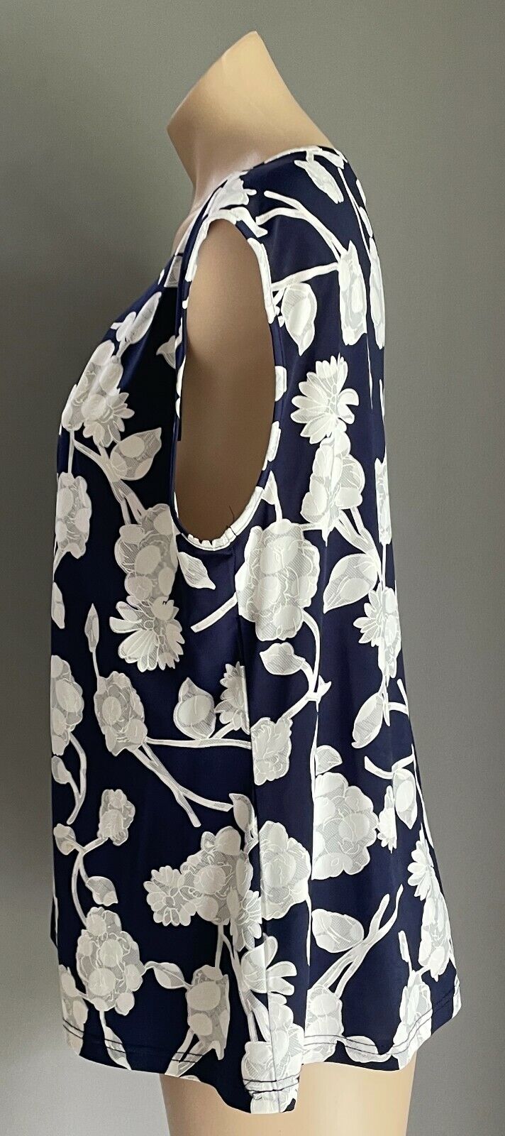SUITE BOUTIQUE Top Navy & White Floral Print Sleeveless Size 16  *Day 2 Night