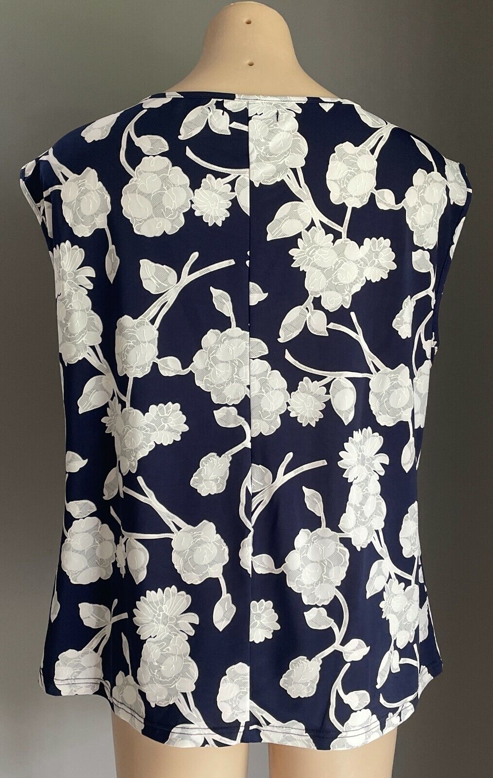 SUITE BOUTIQUE Top Navy & White Floral Print Sleeveless Size 16  *Day 2 Night