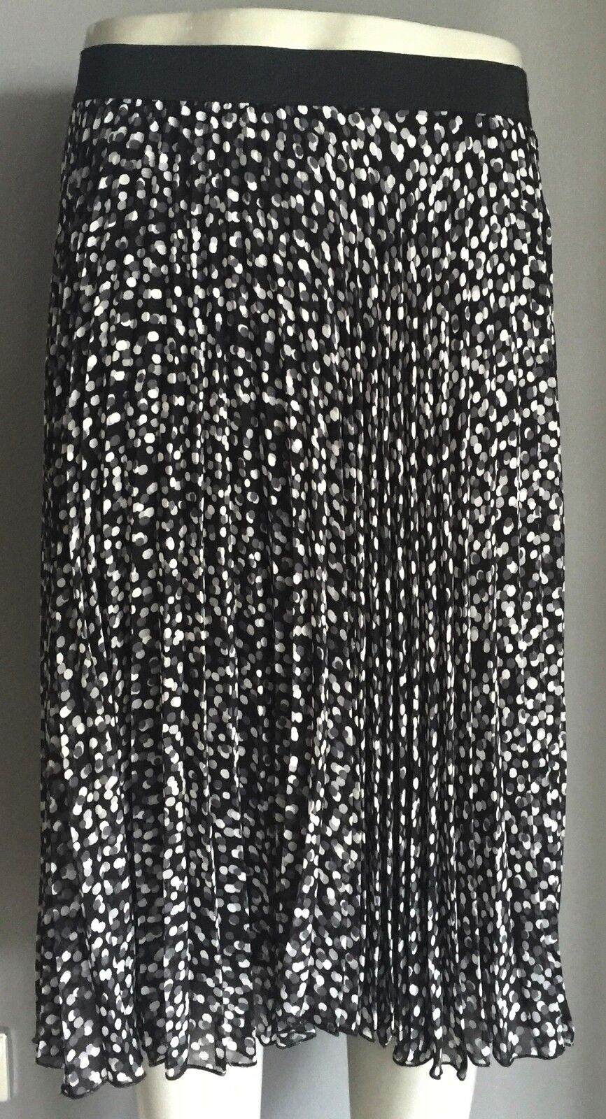 SUZANNE GRAE Pleated Skirt Soft Lightweight Black Ivory Grey Polka Dot Size M 10