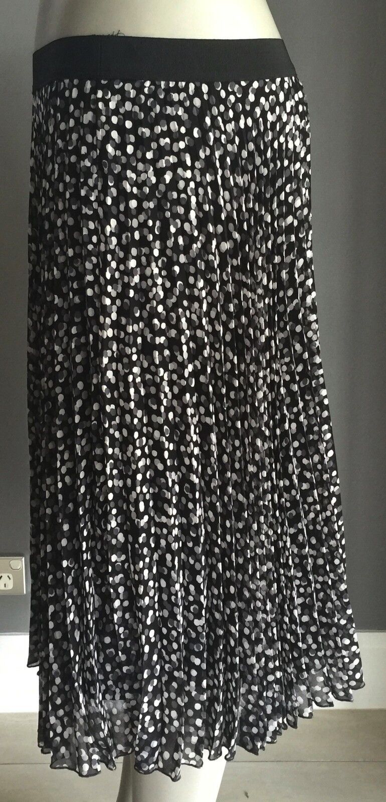 SUZANNE GRAE Pleated Skirt Soft Lightweight Black Ivory Grey Polka Dot Size M 10