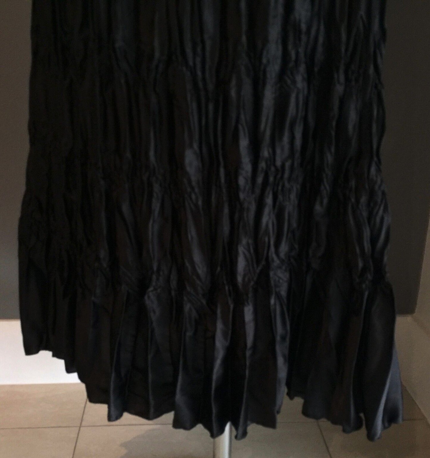 EXCLUSIVELY HARRY Maxi Skirt Black Pleated Crinkle Silky Boho Peasant Size 10