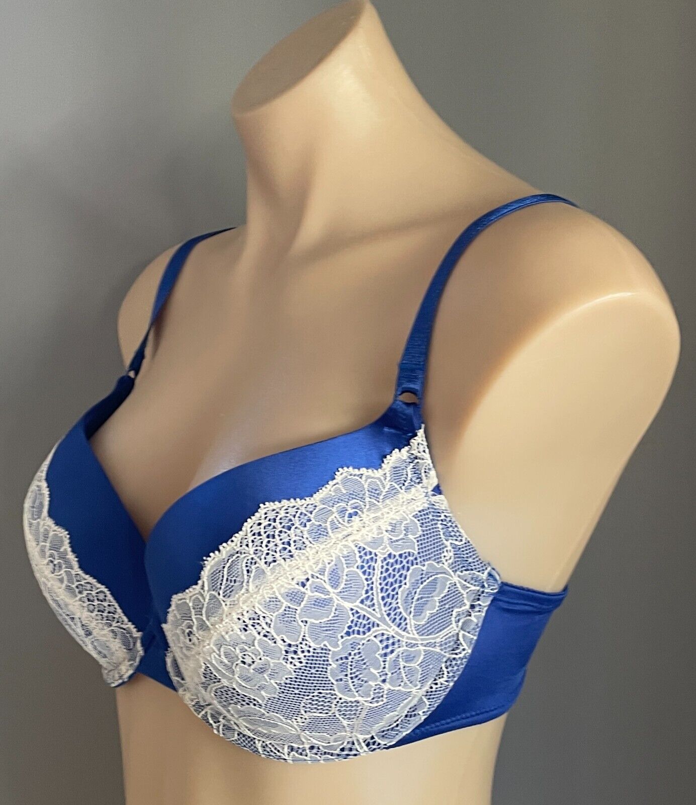 WONDERBRA Push Up Bra Blue and White Lace Trim Size 14D Adjustable H7421