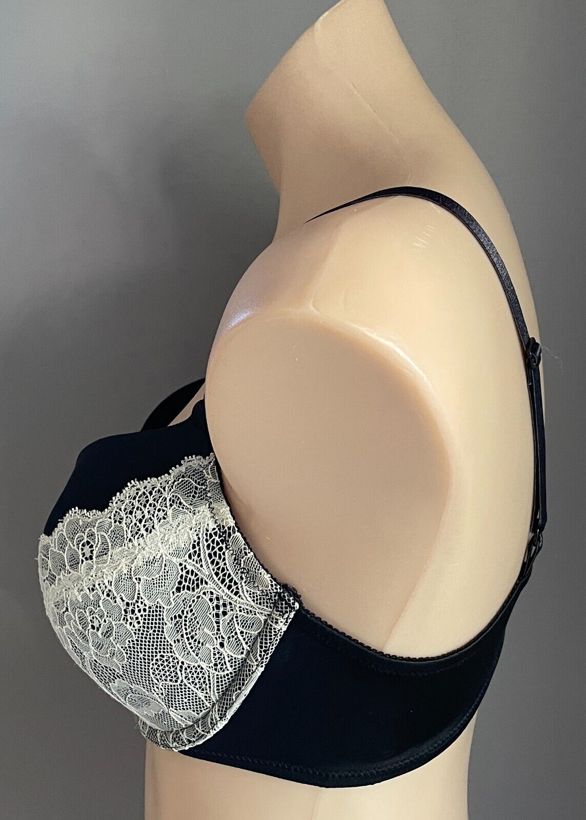 WONDERBRA Push Up Bra Black and White Lace Trim Size 14D Adjustable H7421