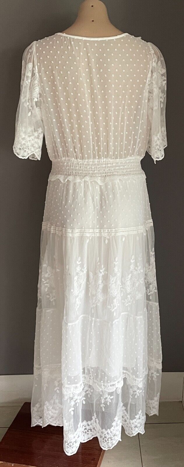 Maxi Dress White Embroidery Mesh Net V-Neck Lined Size XL 12 14 Elastic Waist