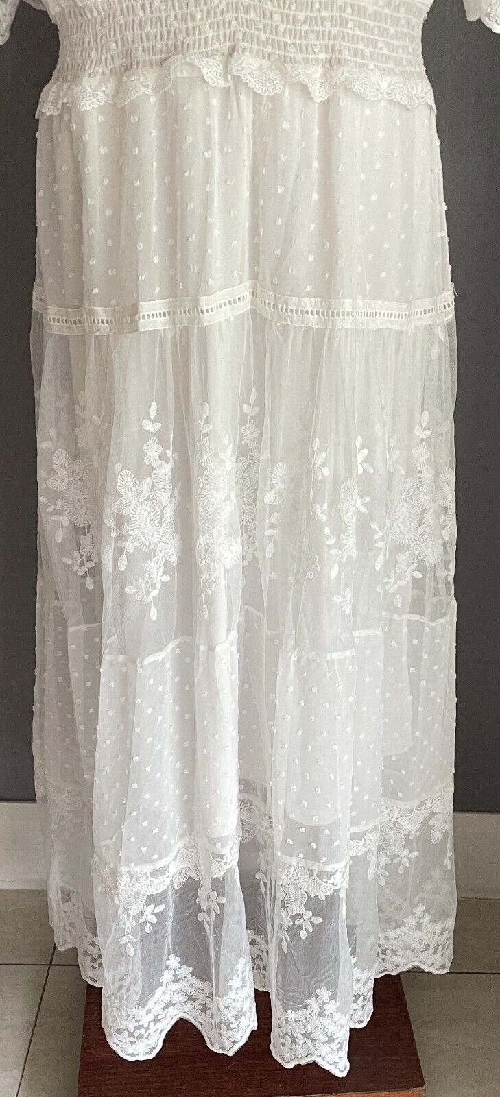 Maxi Dress White Embroidery Mesh Net V-Neck Lined Size XL 12 14 Elastic Waist