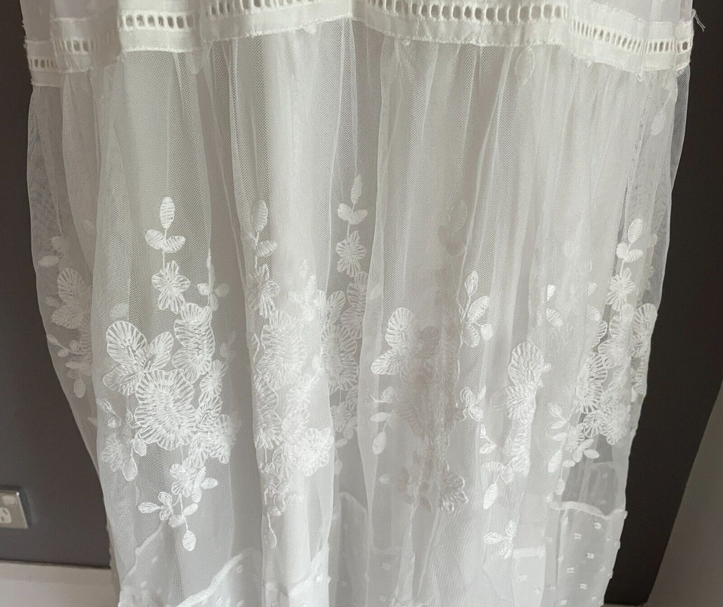Maxi Dress White Embroidery Mesh Net V-Neck Lined Size XL 12 14 Elastic Waist