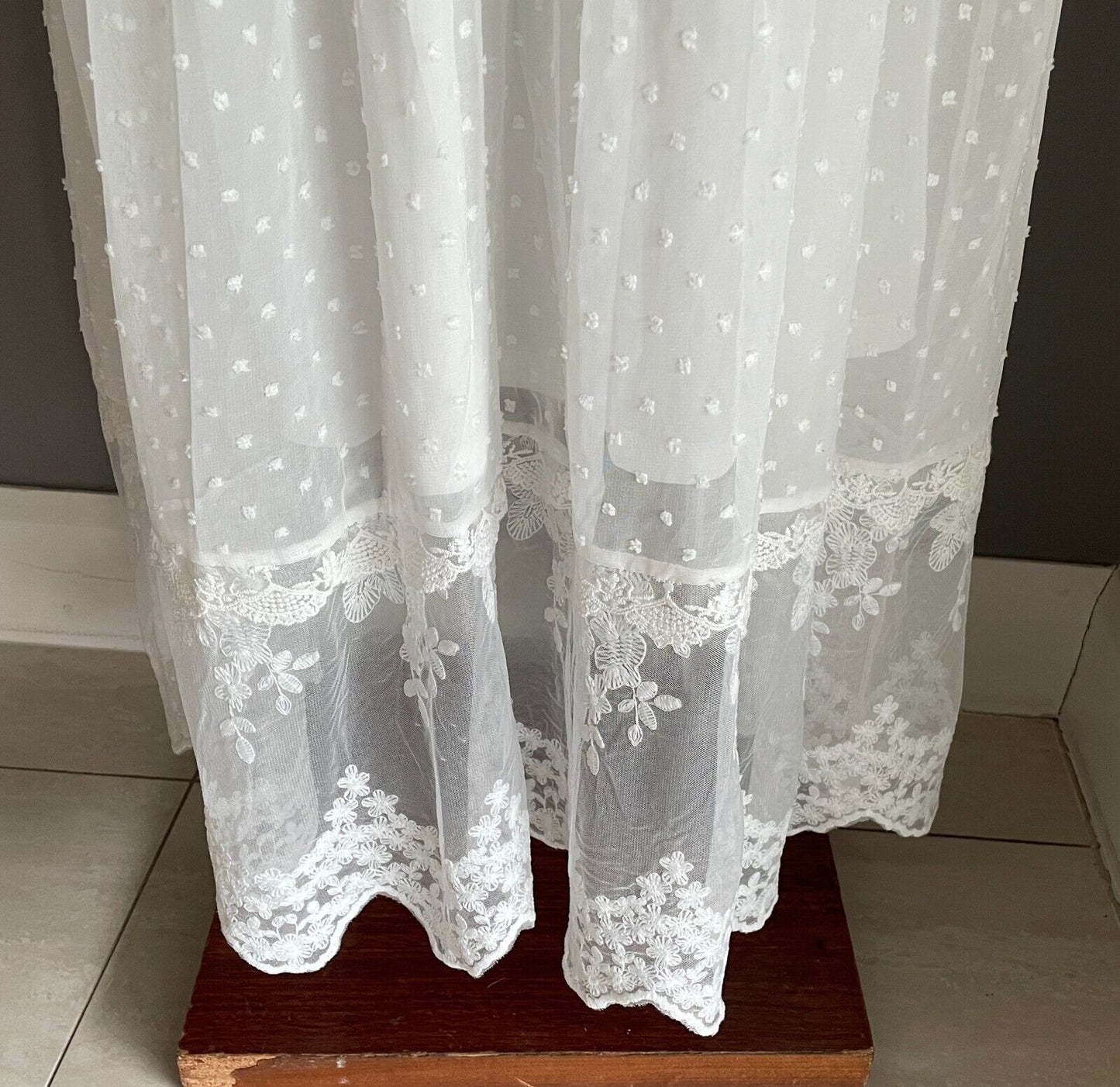 Maxi Dress White Embroidery Mesh Net V-Neck Lined Size XL 12 14 Elastic Waist