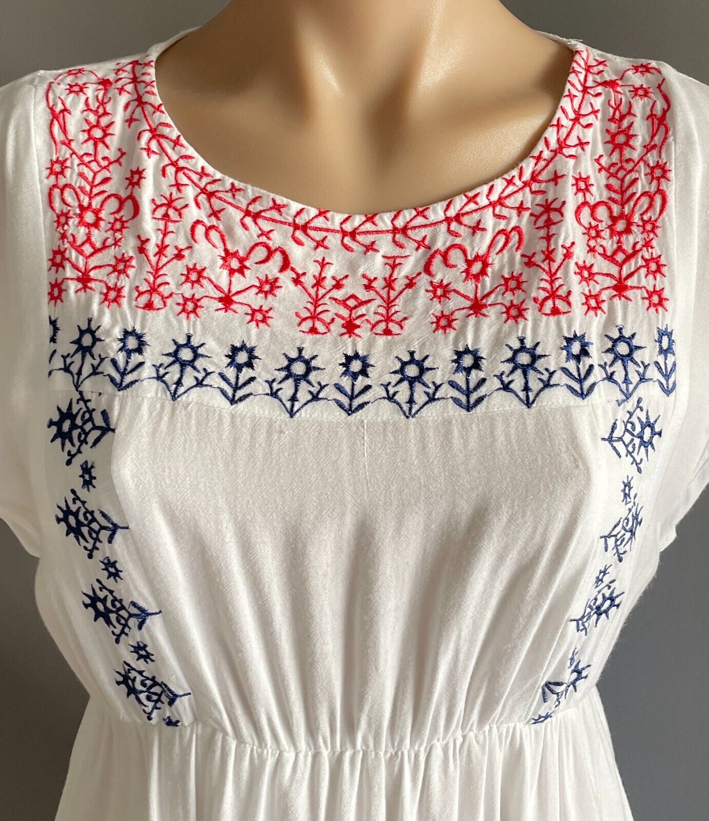 RED BERRY White Dress Elastic Waist Size M 10 Coral Red Navy Embroidery