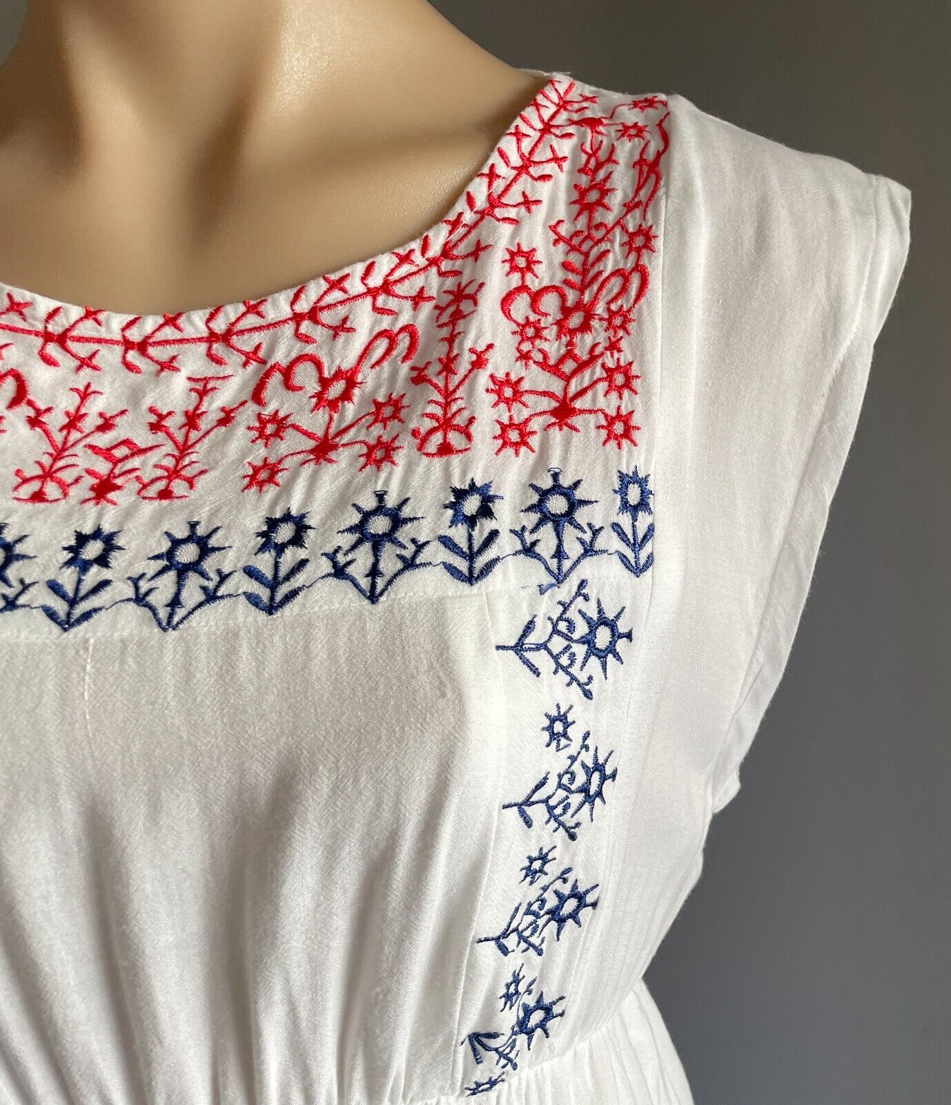 RED BERRY White Dress Elastic Waist Size M 10 Coral Red Navy Embroidery