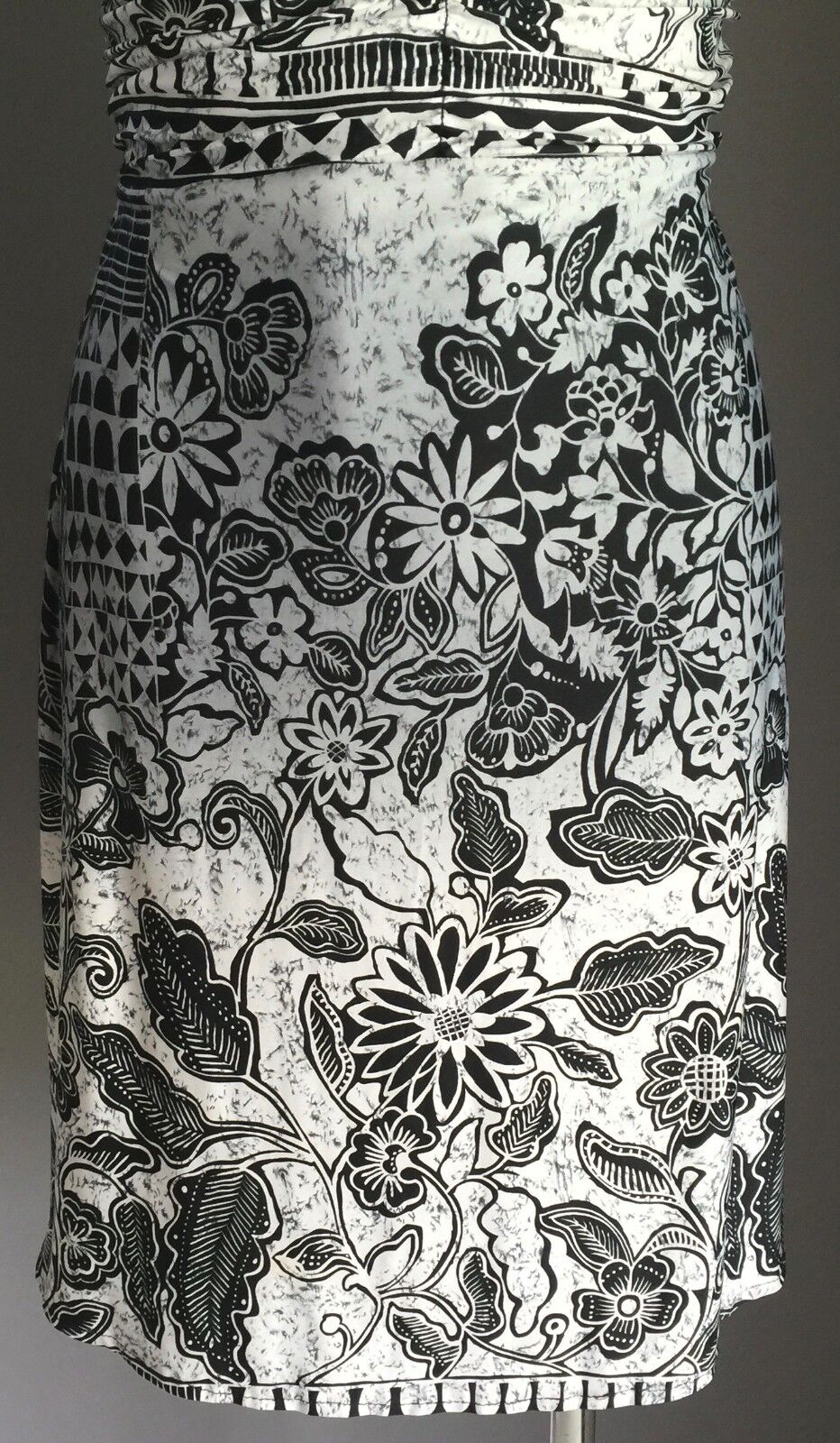 BE IN Dress Black & Grey Floral Print Knee Length Empire Waist Size 8 10