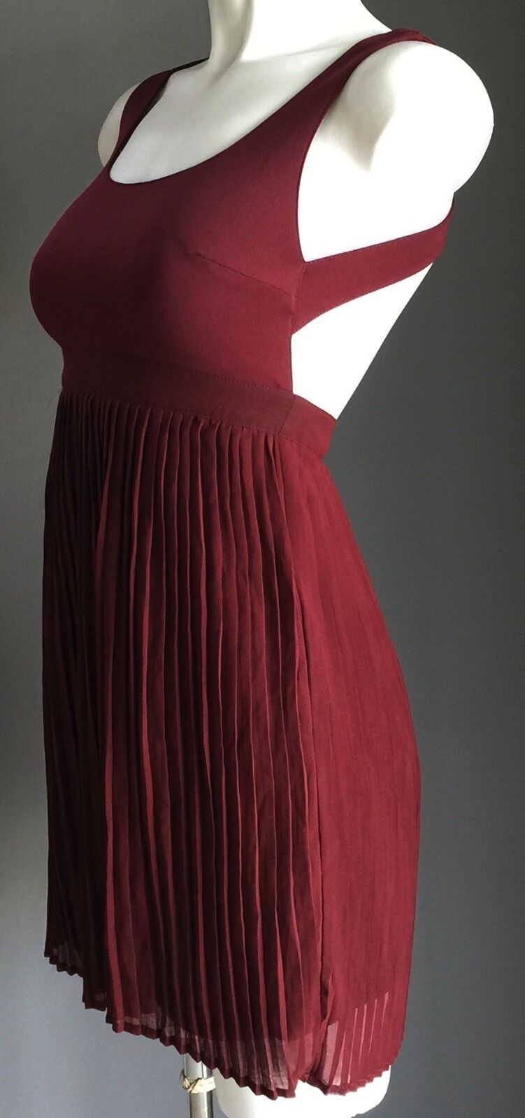 GLAMOROUS Mini Dress Burgundy Pleated Cut Out Back Ladies Size 8