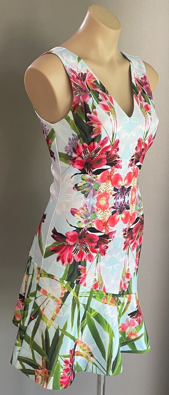 KAREN MILLEN Dress Graphic Floral Print V-Neck Sleeveless Flounce Hem Size AU 10