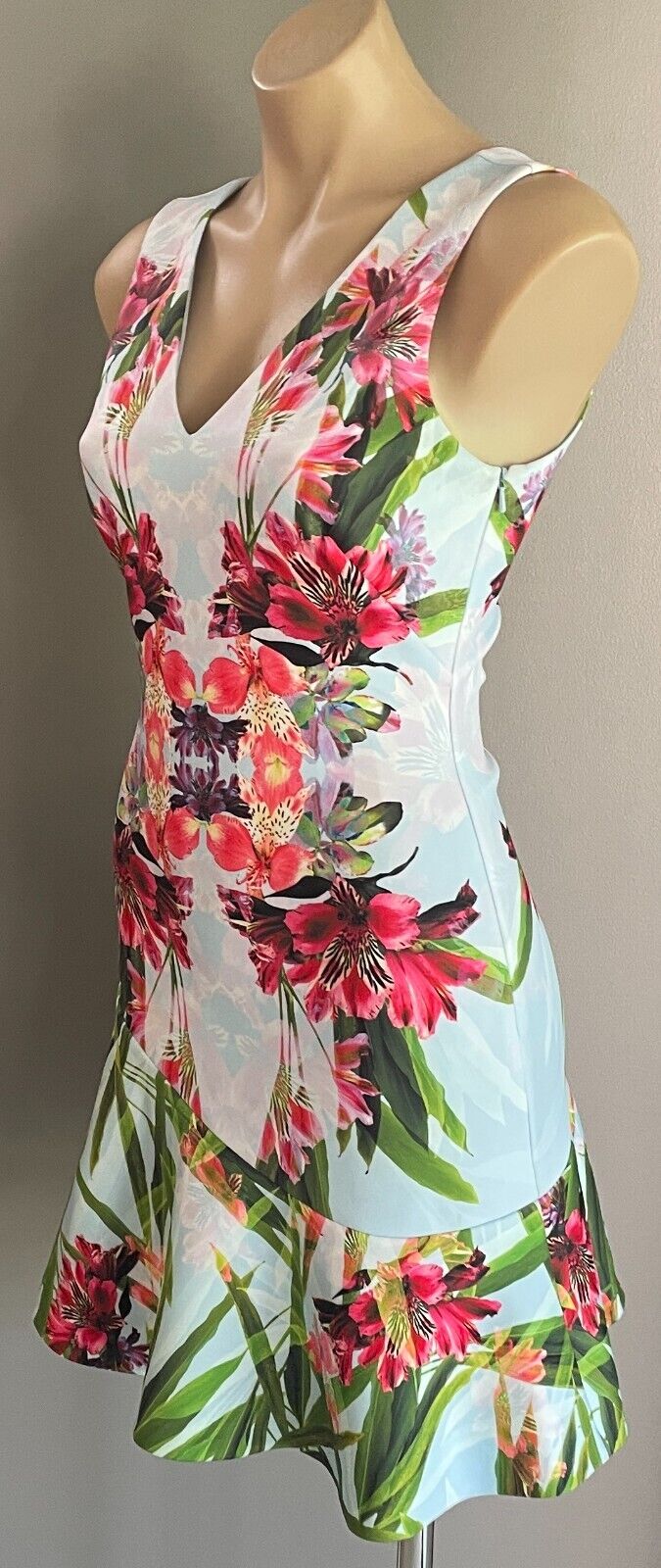 KAREN MILLEN Dress Graphic Floral Print V-Neck Sleeveless Flounce Hem Size AU 10