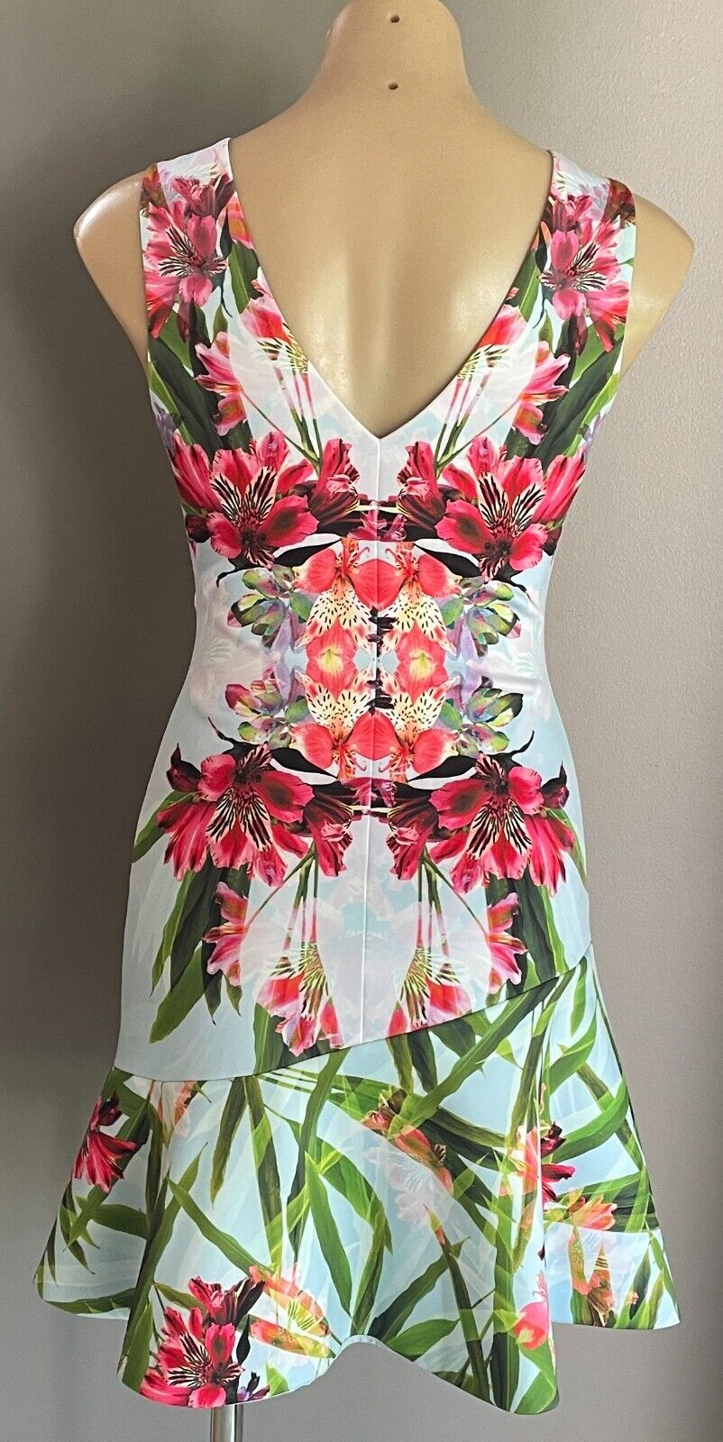 KAREN MILLEN Dress Graphic Floral Print V-Neck Sleeveless Flounce Hem Size AU 10
