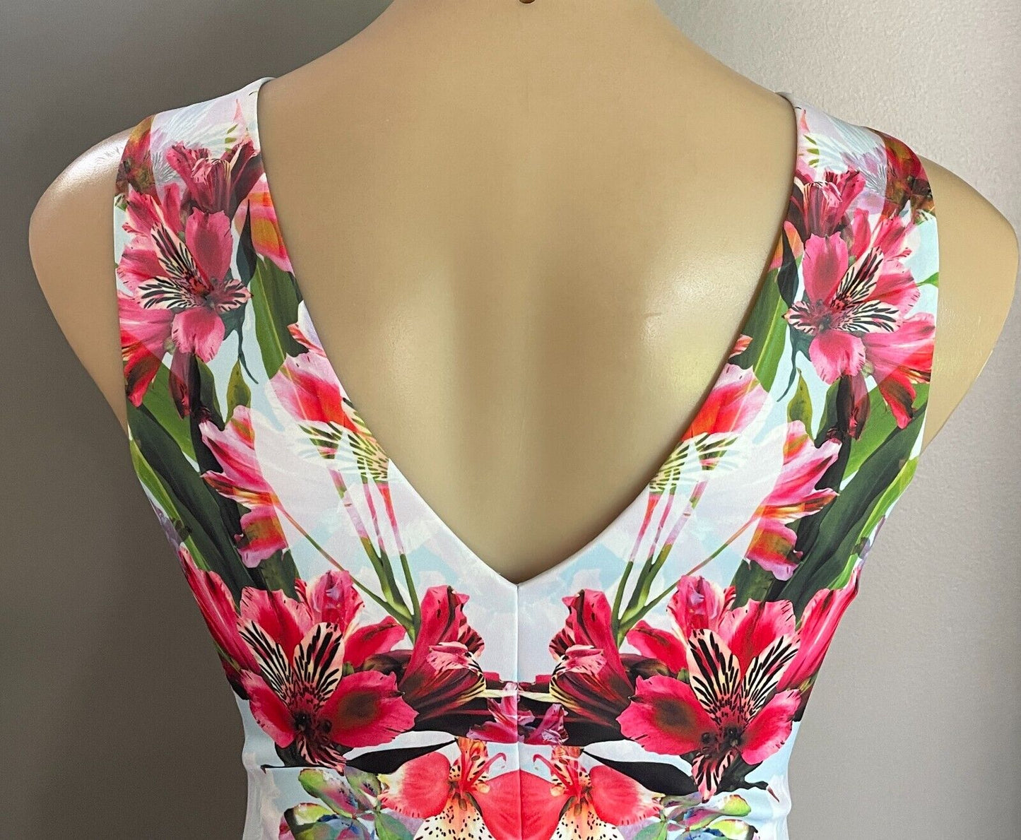 KAREN MILLEN Dress Graphic Floral Print V-Neck Sleeveless Flounce Hem Size AU 10