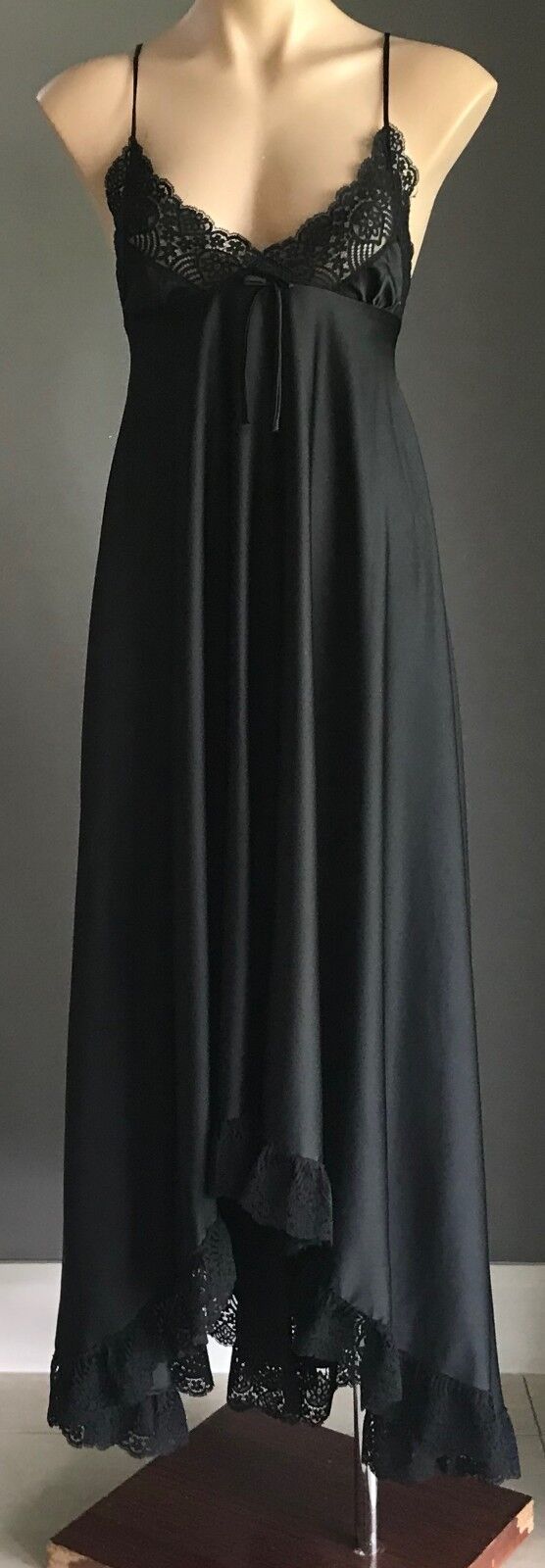 Vintage 1970’s CHARLES GRAHAME Negligee Black Hi-Low Lace Trim Lingerie Sm 8 10
