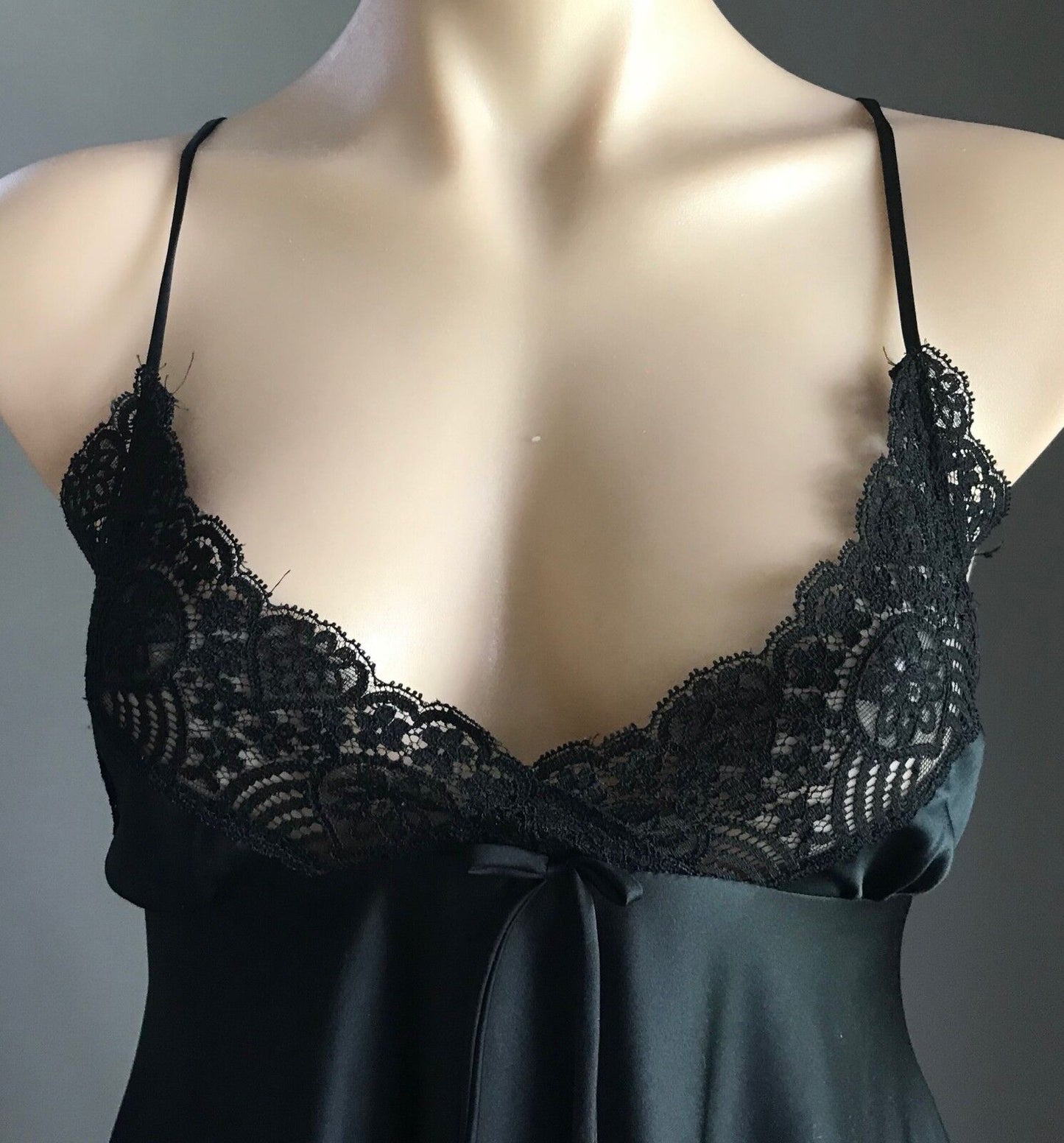 Vintage 1970’s CHARLES GRAHAME Negligee Black Hi-Low Lace Trim Lingerie Sm 8 10