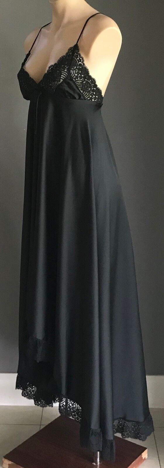 Vintage 1970’s CHARLES GRAHAME Negligee Black Hi-Low Lace Trim Lingerie Sm 8 10