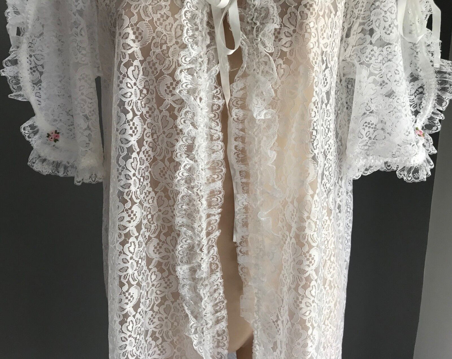 Vintage IRENE LINGERIE White Dressing Gown Lace Short Tie Sleeves Flowers Sz 14
