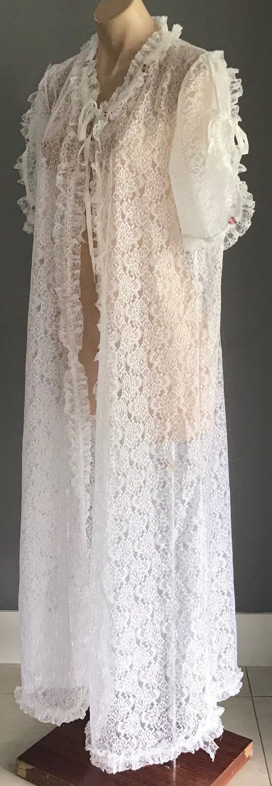 Vintage IRENE LINGERIE White Dressing Gown Lace Short Tie Sleeves Flowers Sz 14
