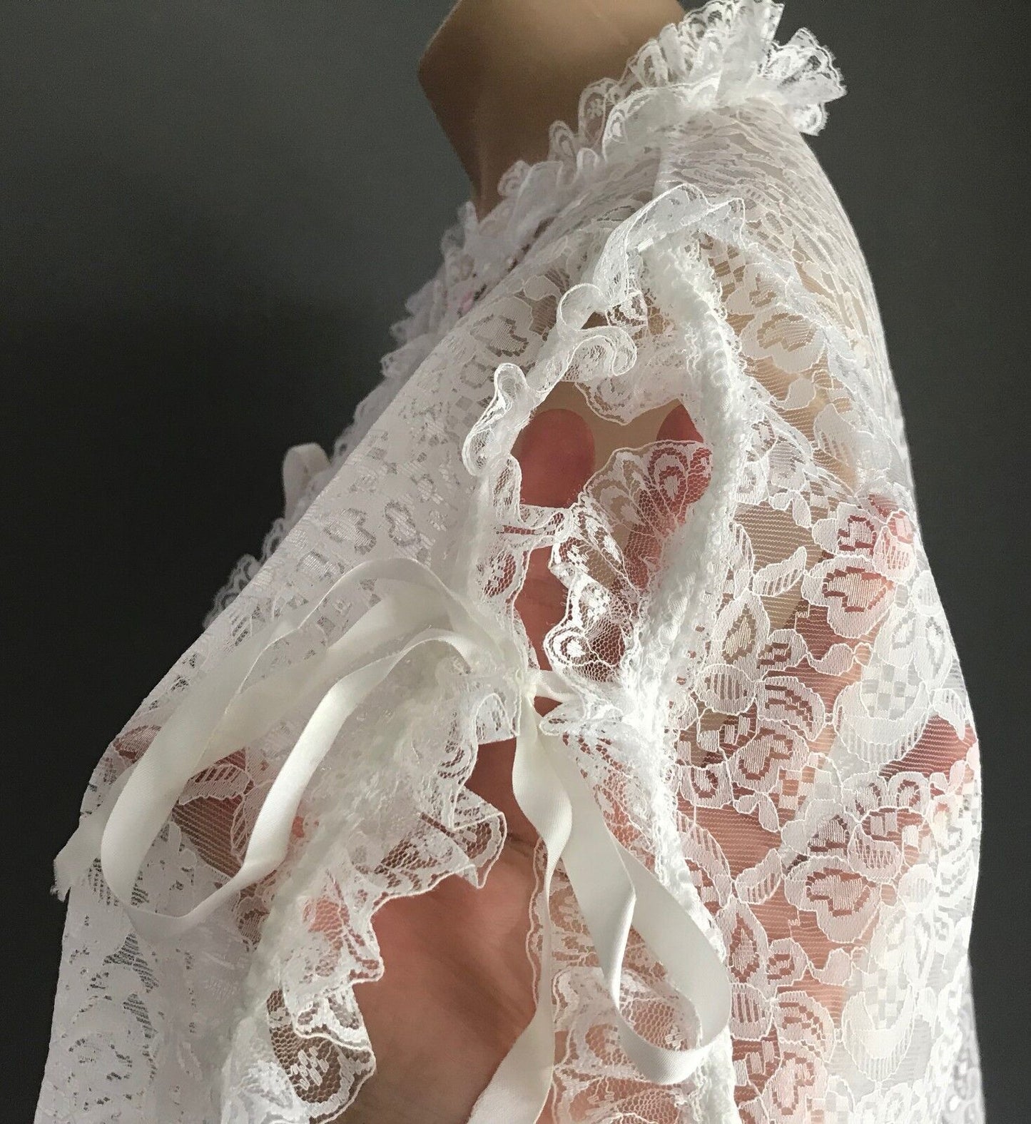 Vintage IRENE LINGERIE White Dressing Gown Lace Short Tie Sleeves Flowers Sz 14