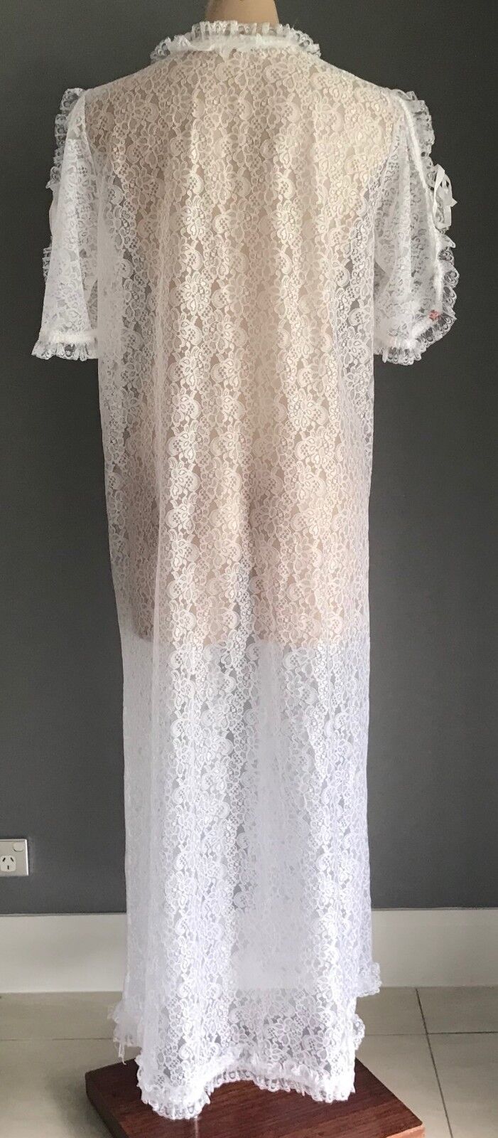Vintage IRENE LINGERIE White Dressing Gown Lace Short Tie Sleeves Flowers Sz 14