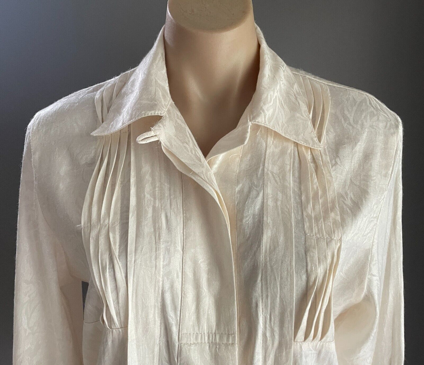 CAPITOL Cream Blouse Jacquard Fabric Long Sleeve Top Size 8 Button Front Pleated