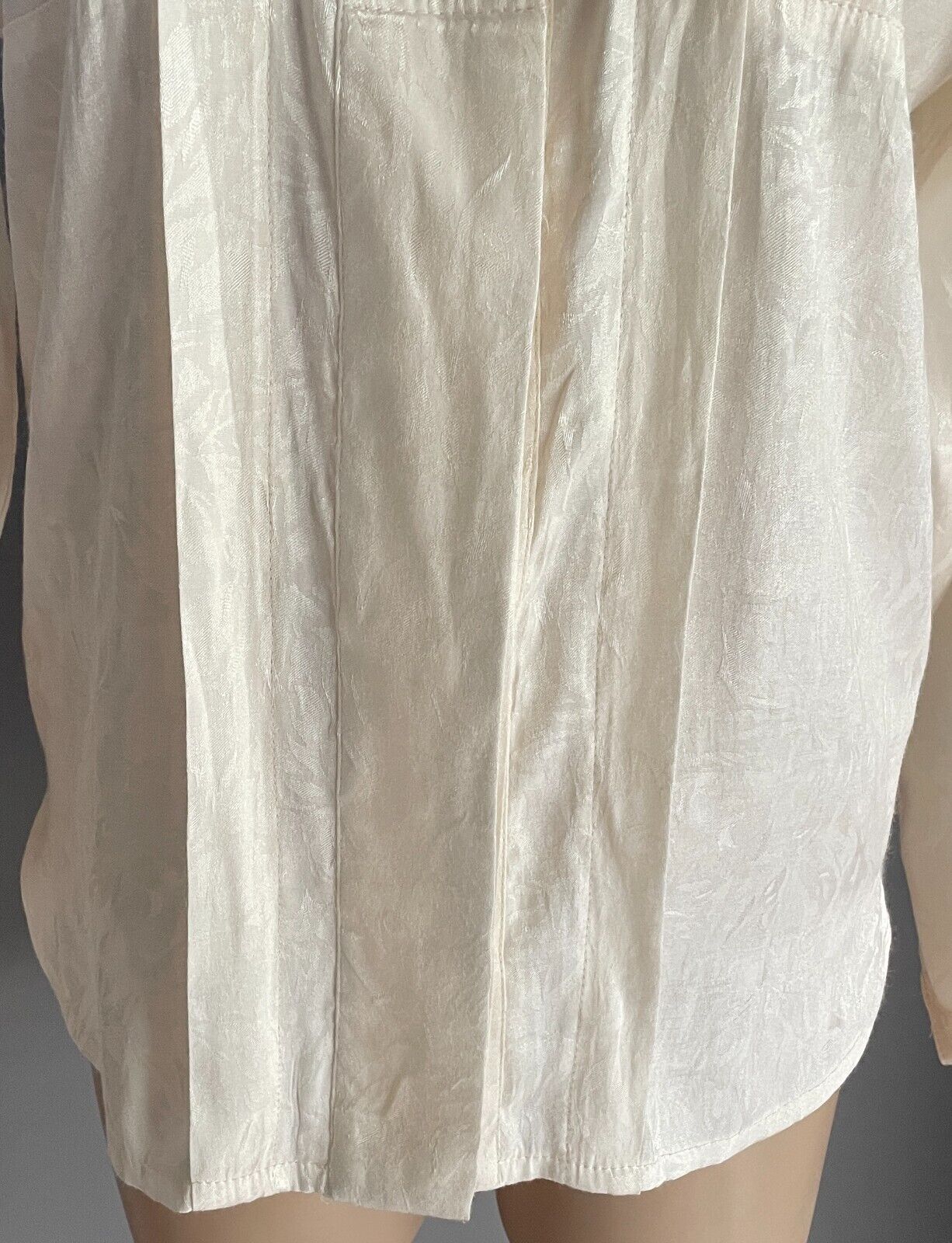 CAPITOL Cream Blouse Jacquard Fabric Long Sleeve Top Size 8 Button Front Pleated